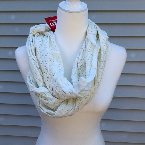 BRAND NEW never worn white infinity scarf - Picture 1 of 2